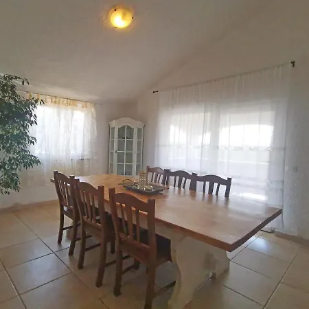 Luna Sveti Lovreč Pazenatički
