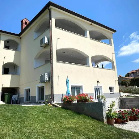 Apartment Luna Sveti Lovrec Pazenaticki