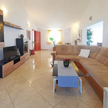 Luna Apartment