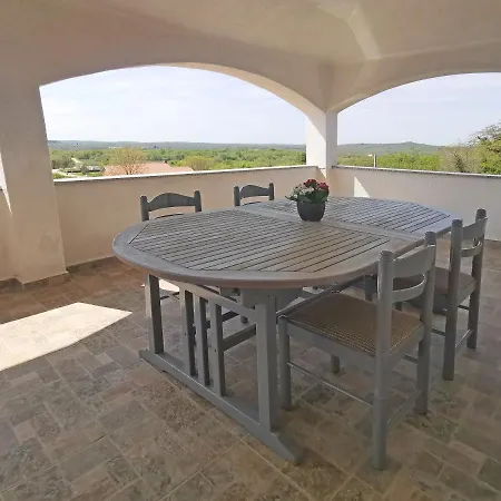 Apartment Luna Sveti Lovrec Pazenaticki