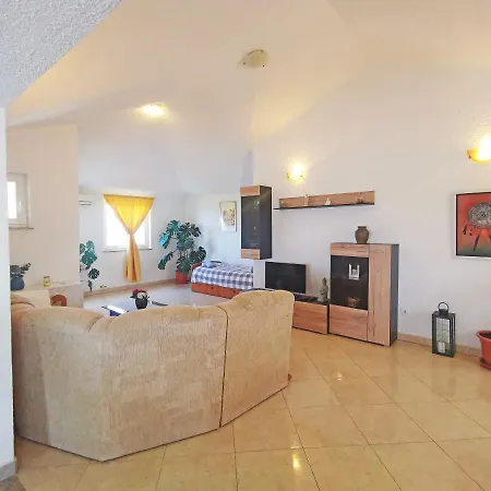 Luna Apartment