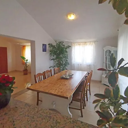 Luna Apartment